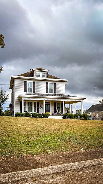 Close-up of James Hardie staggered shingles in a classic cream finish on an Elbow Park home.