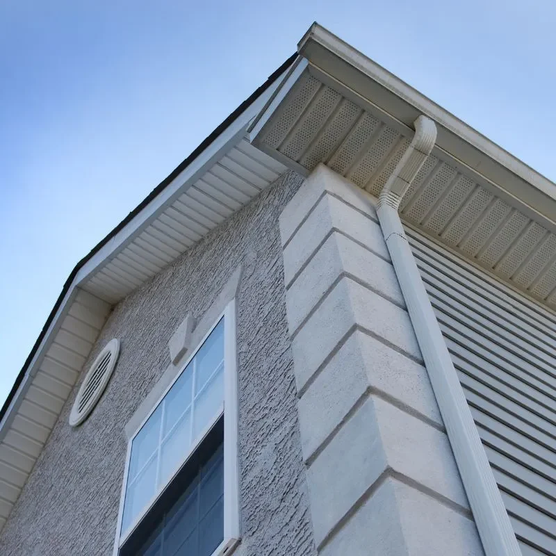 Best siding for Calgary climate shown with horizontal lap siding and stucco home exterior