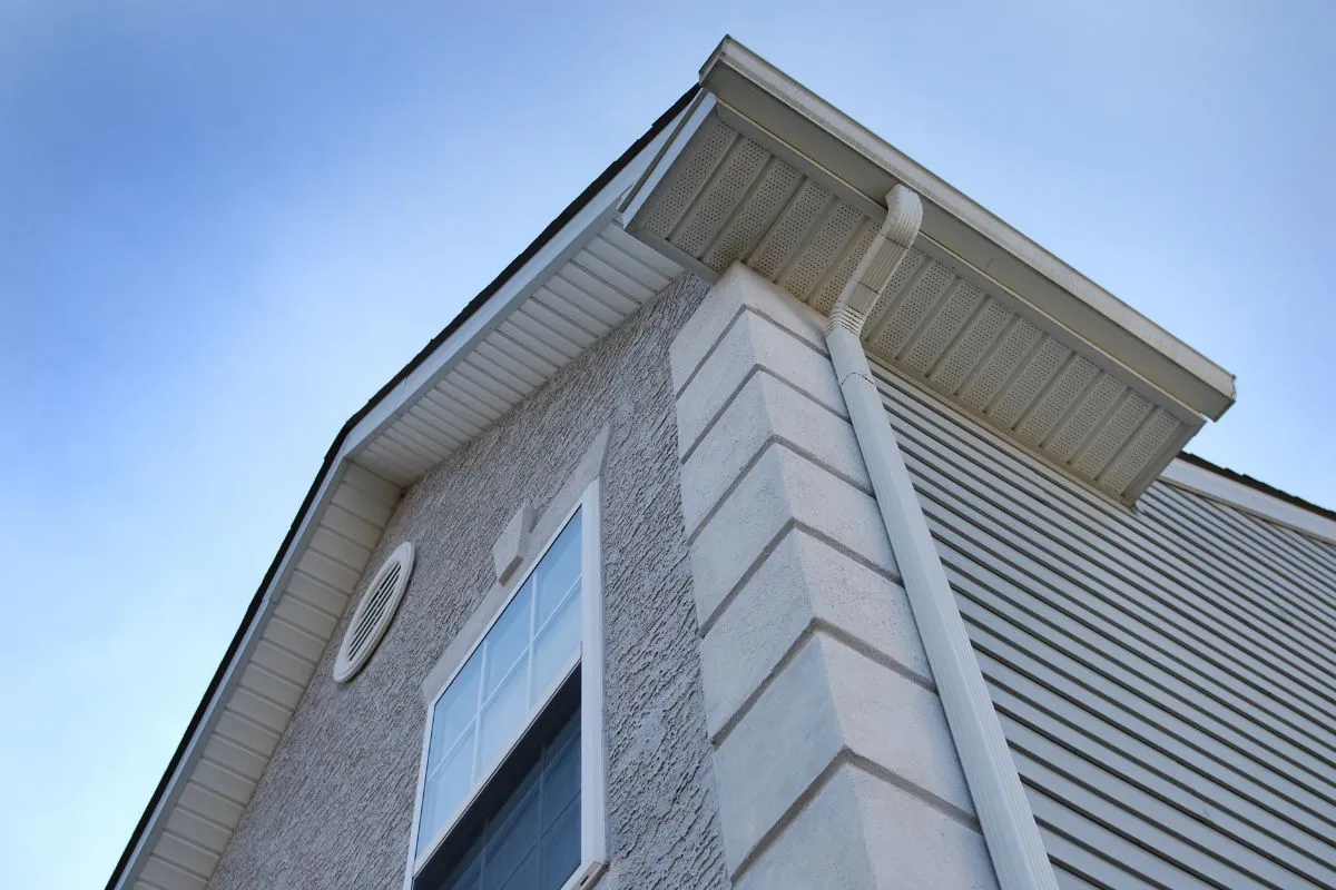Best Siding for Calgary’s Climate: Hardie Board vs. Vinyl vs. Aluminum